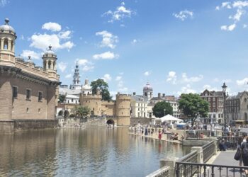 Royal court poetry traditions and influence