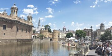 Royal court poetry traditions and influence